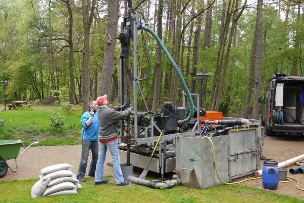 Een bronboring in Drenthe vindt grondwater voor je tuin.